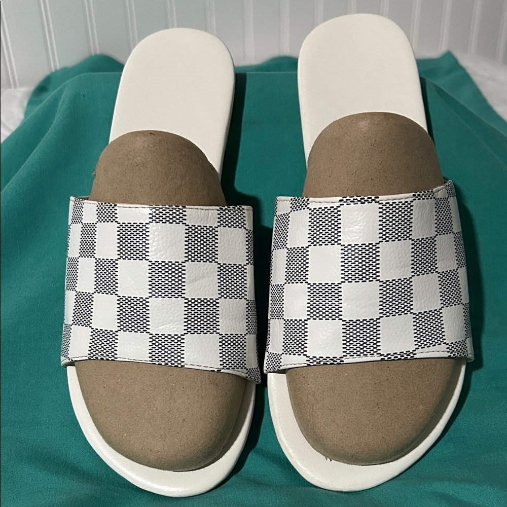 Checkerboard Slide Sandals in White w/ black sz:39 - Picture 3 of 8